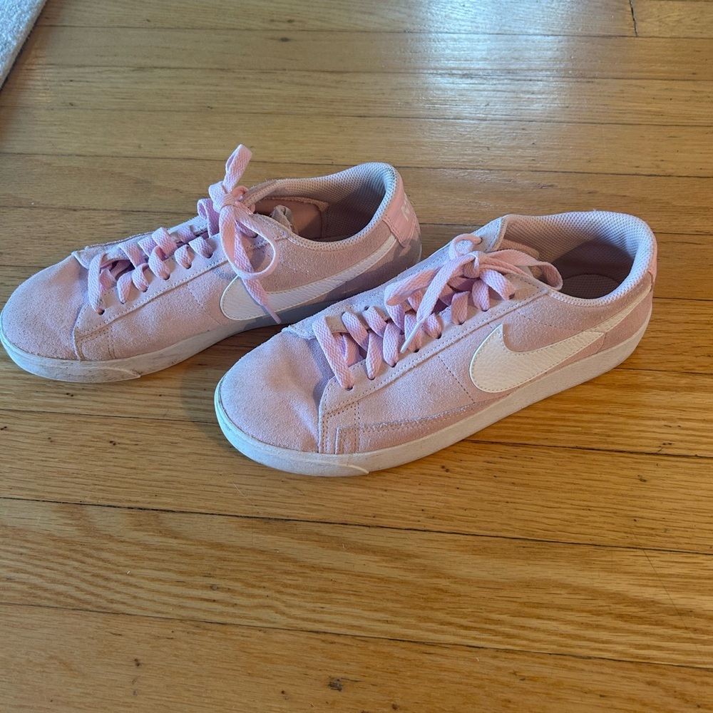 Nike Women's Soft Pink Sneakers